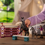 schleich-horse-club-lisas-turniertraining-spielfigur-set-appaloosa image 2