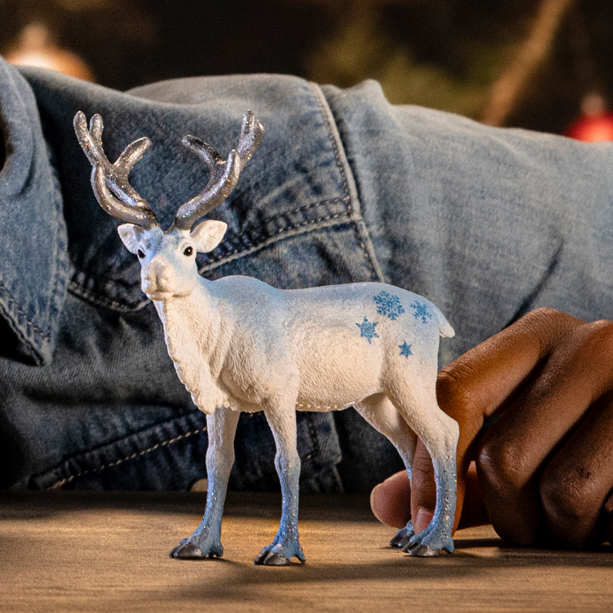 schleich-wild-life-72220-frostiges-weihnachtsrentier-figur image 2