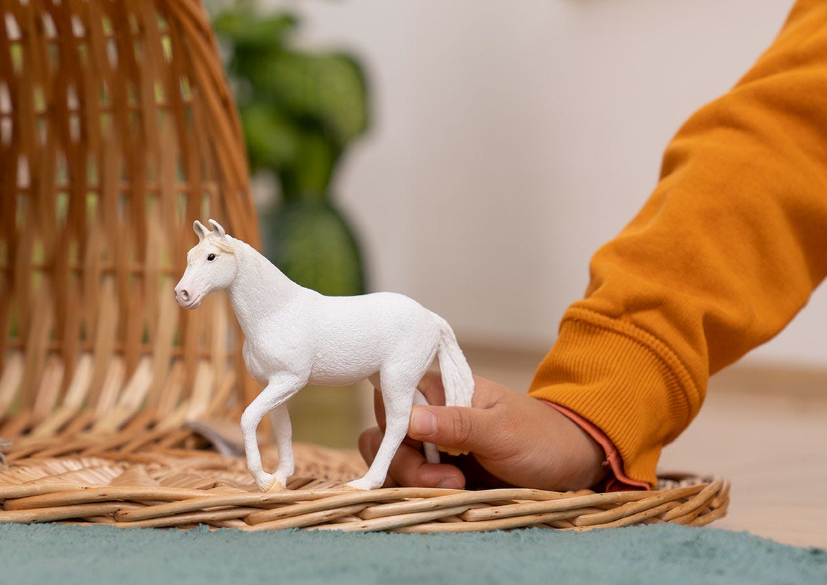 schleich-horse-club-camarillo-stute-pferdefigur-13959-wei image 2