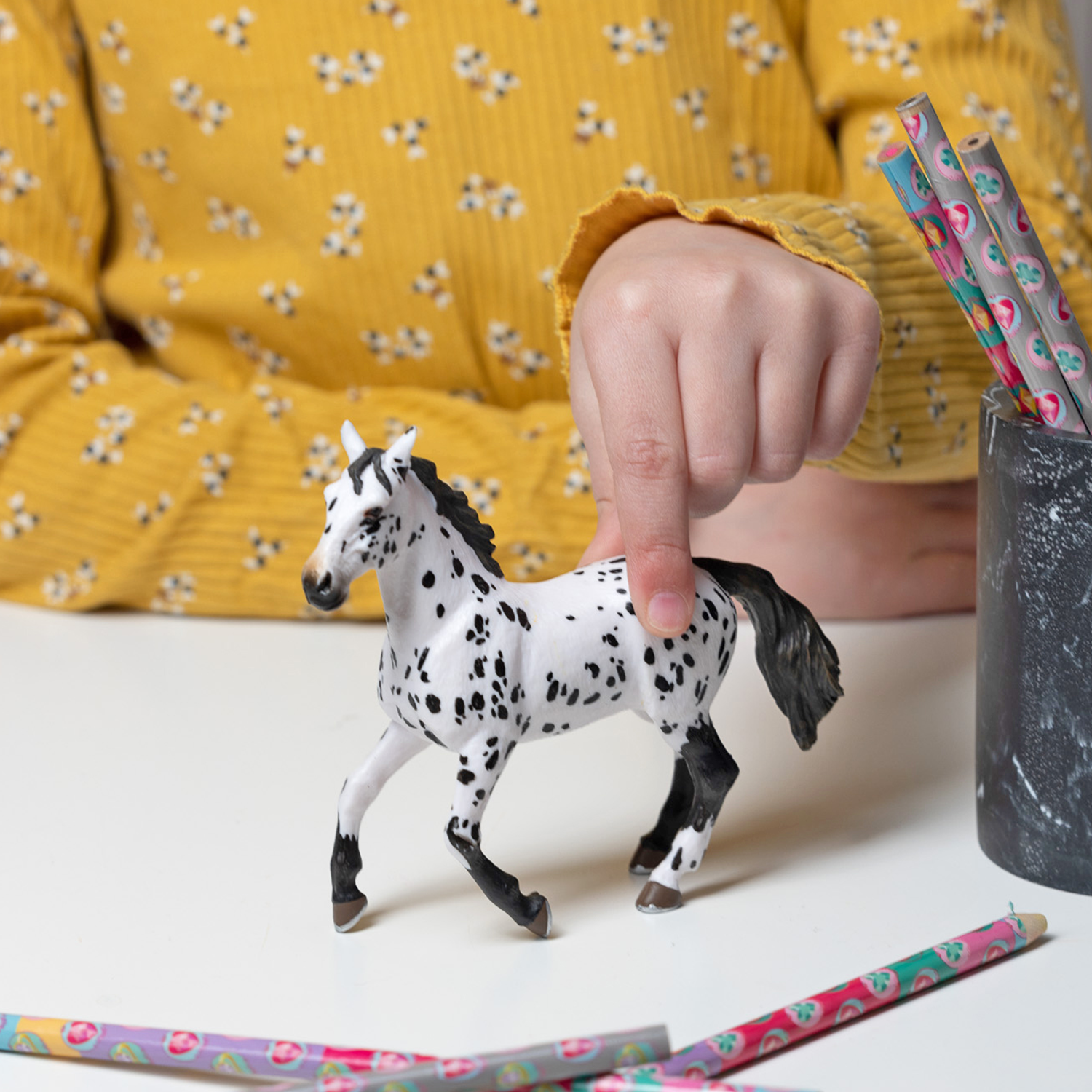 papo-horses-schwarzes-appaloosa-pferd-figur-gefleckt image 2