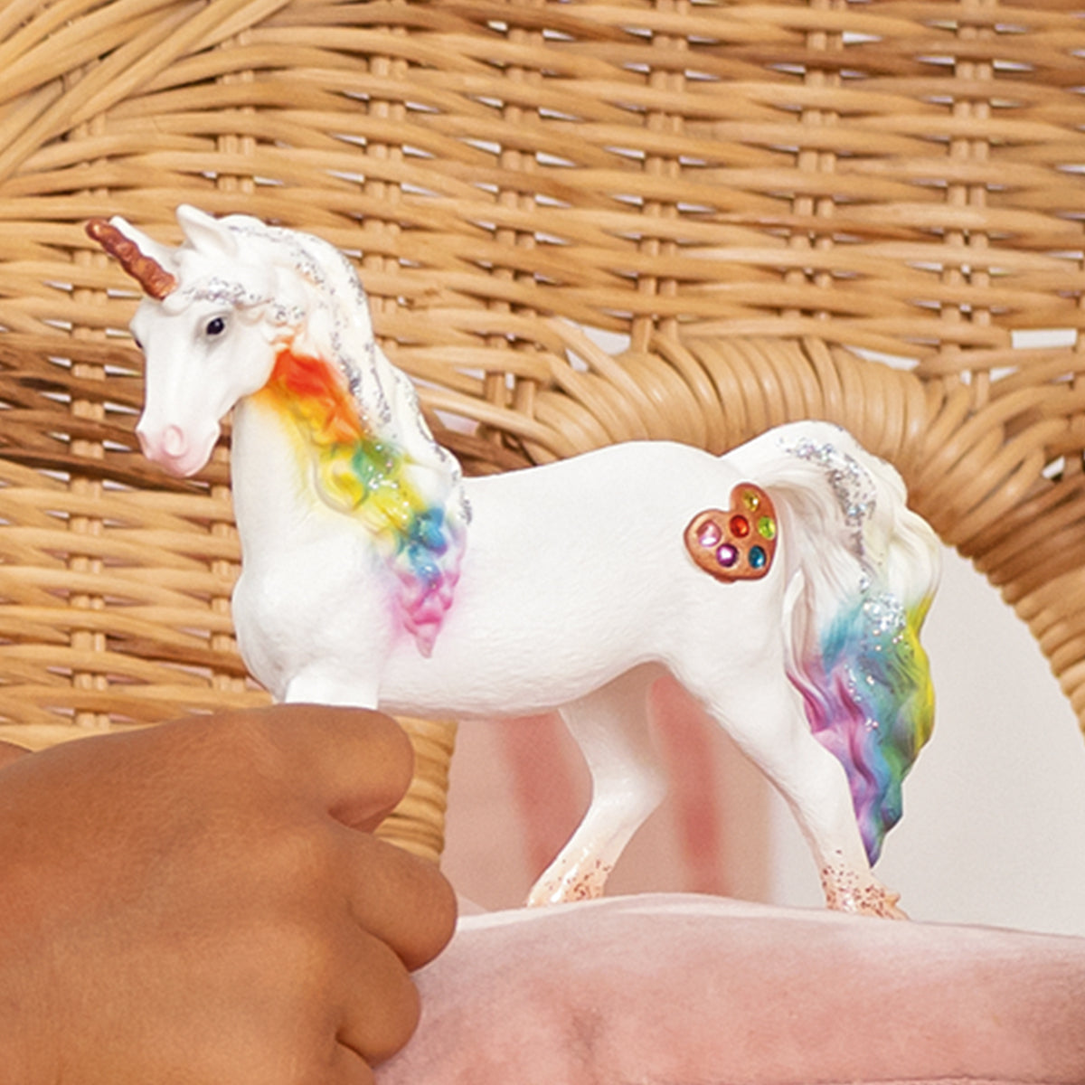 schleich-bayala-regenbogeneinhorn-stute-einhornfigur-70726-bunt image 2