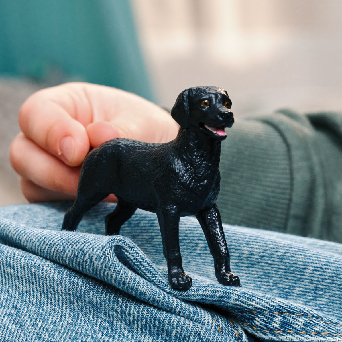 schleich-farm-world-14923-labrador-h-ndin-tierfigur-schwarz image 2
