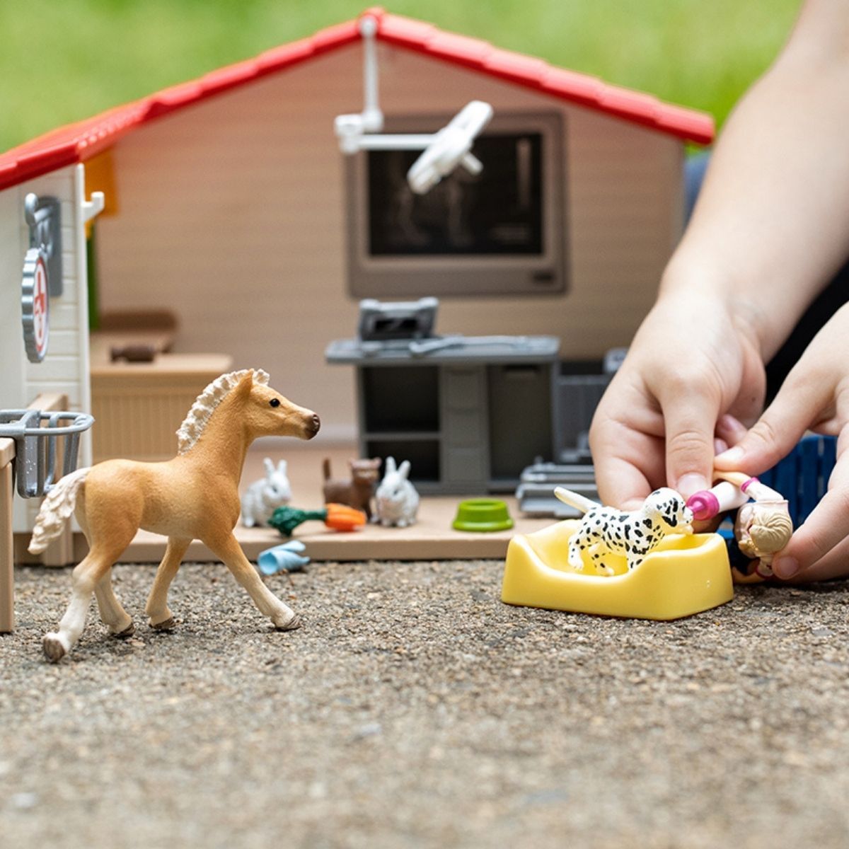 schleich-farm-world-tierarzt-praxis-42502-spielset-haustiere image 3