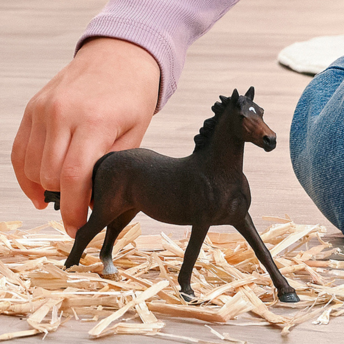 schleich-horse-club-englisches-vollblut-stute-pferd-14914 image 2