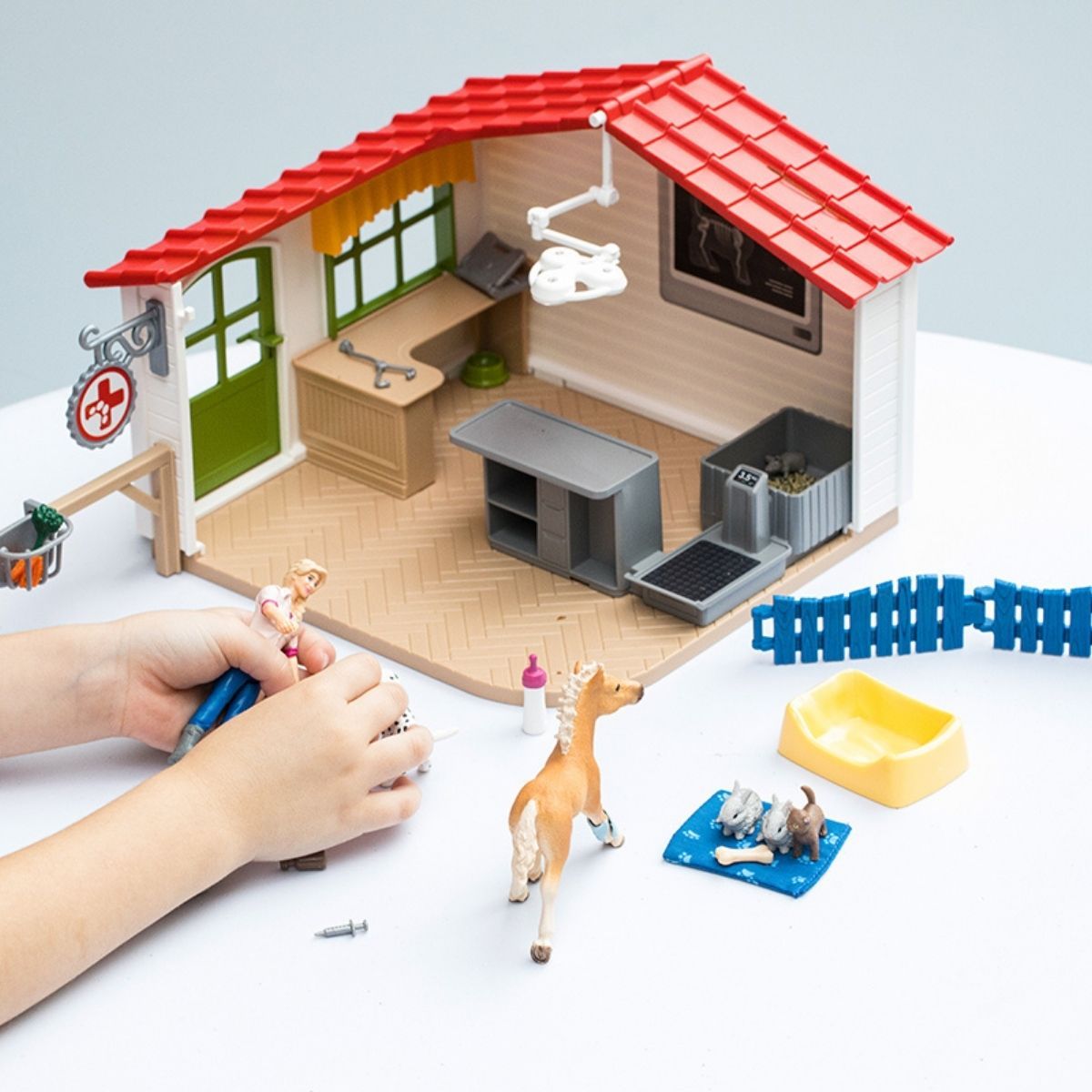 schleich-farm-world-tierarzt-praxis-42502-spielset-haustiere image 6