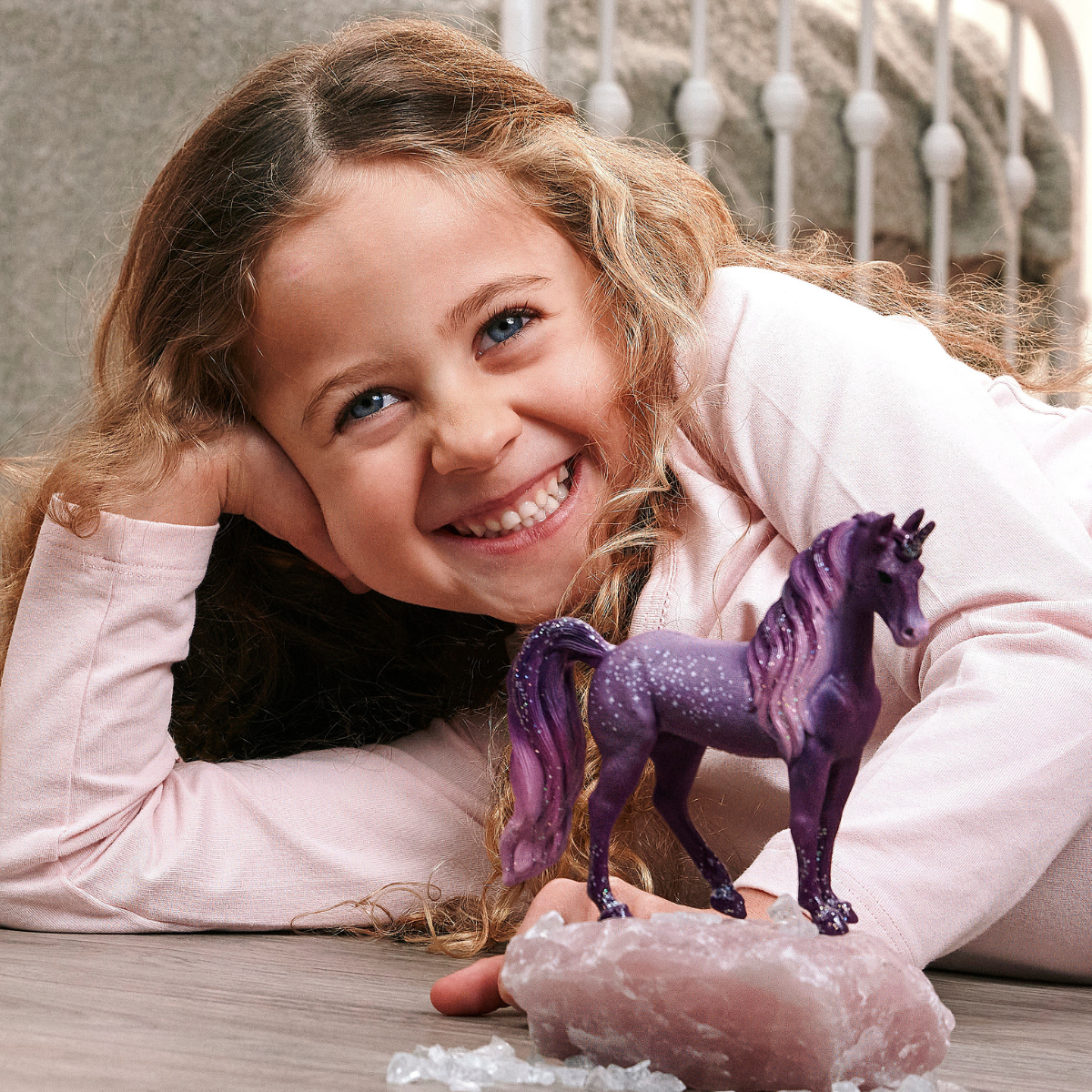 schleich-bayala-galaxy-regenbogen-einhorn-stute-figur-70842-glitzernd image 2