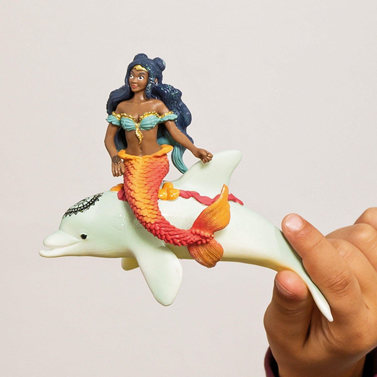 schleich-bayala-70719-isabelle-auf-delfin-meerjungfrau-figur image 2