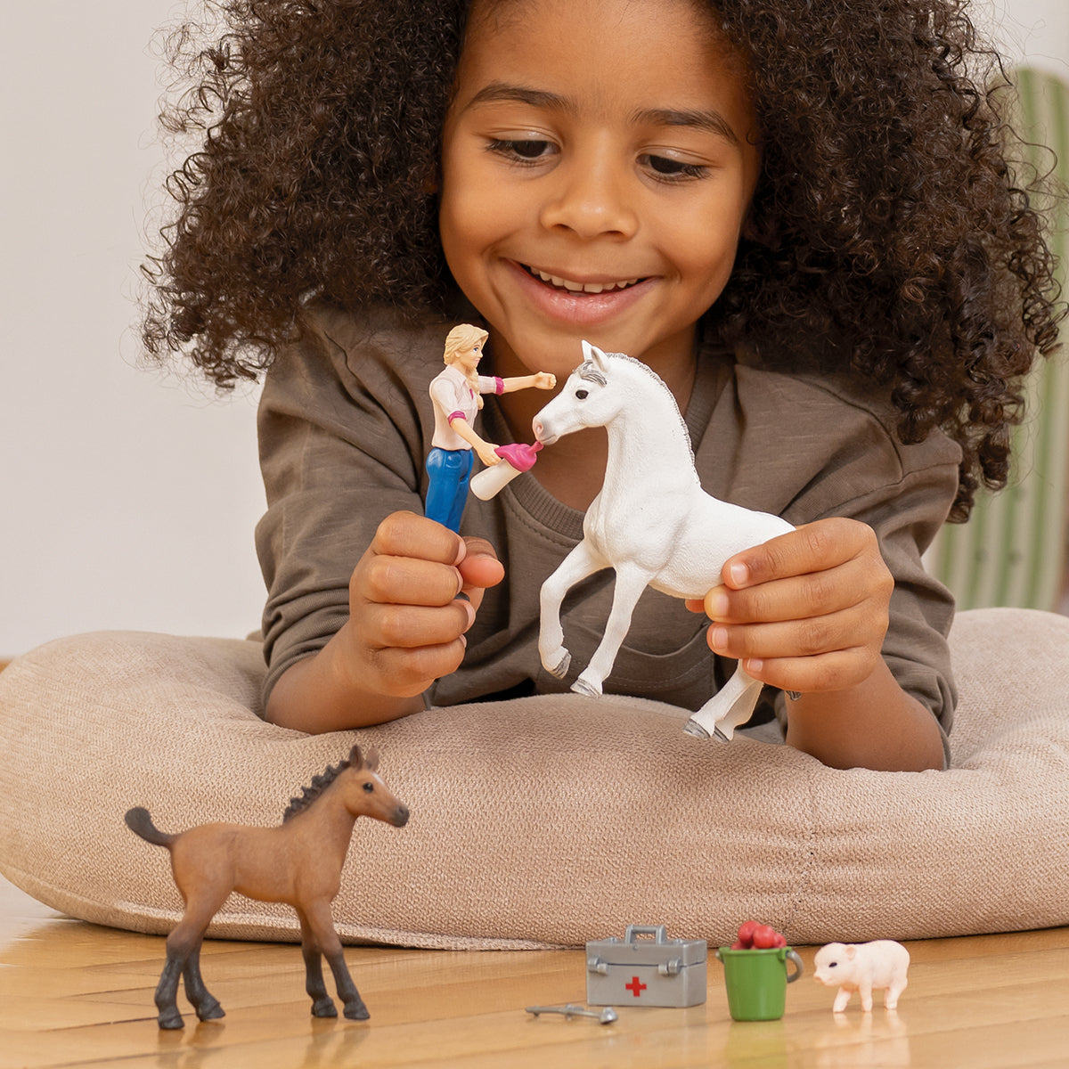 schleich-horse-club-tierarzt-stute-fohlen-spielset-42486 image 2