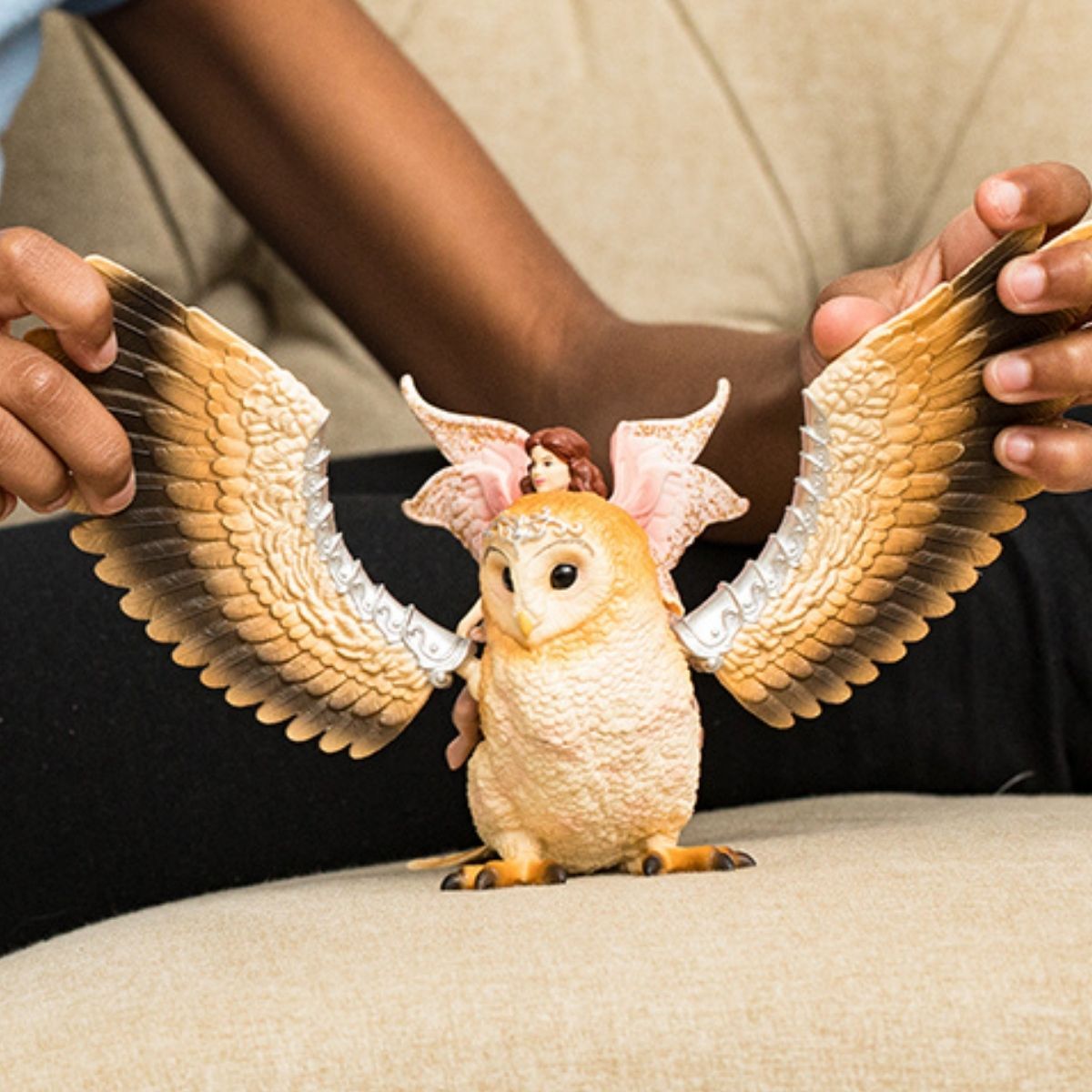 schleich-bayala-elfe-auf-glitzer-eule-figur-70789 image 3