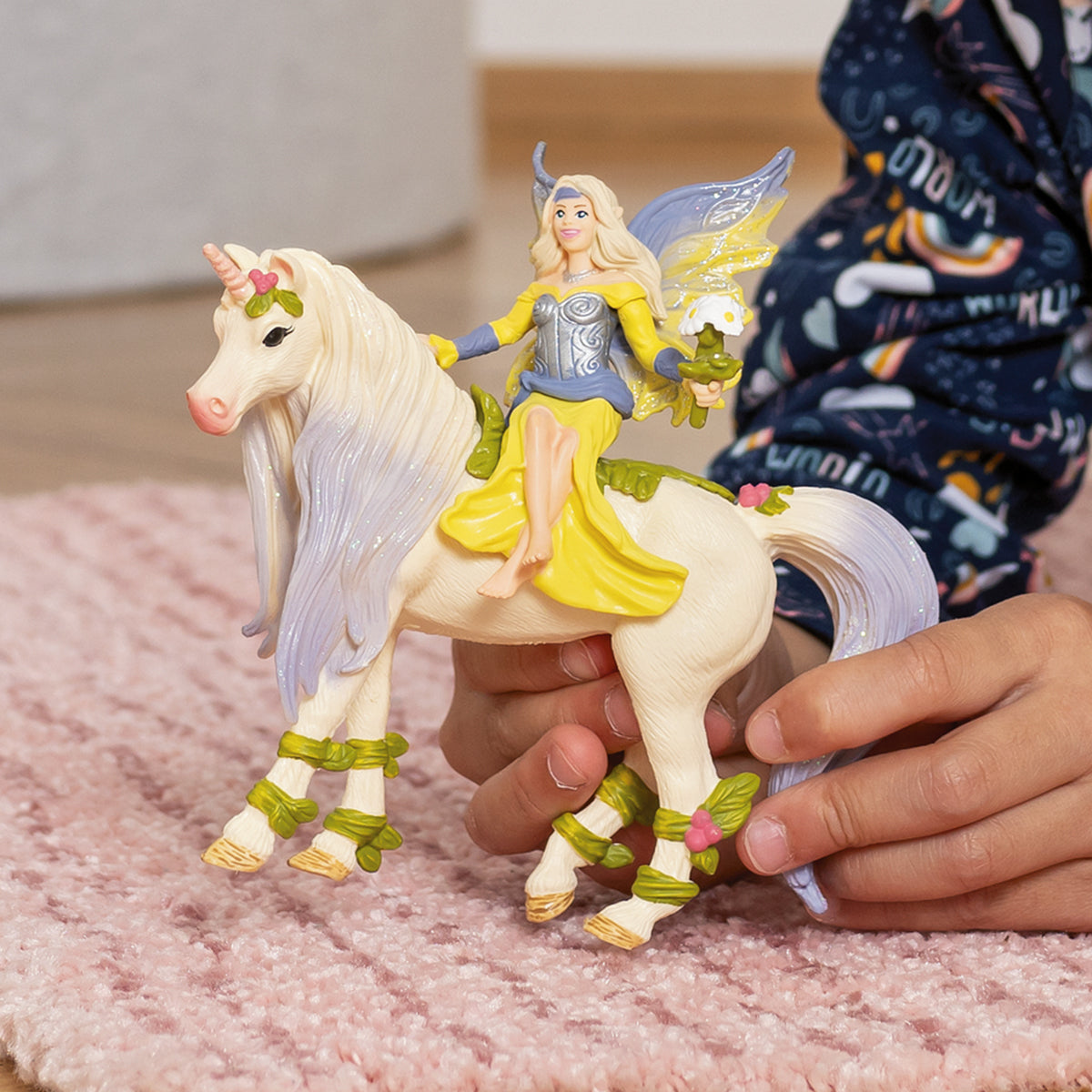 schleich-bayala-sera-mit-bl-ten-einhorn-figur-70565 image 2