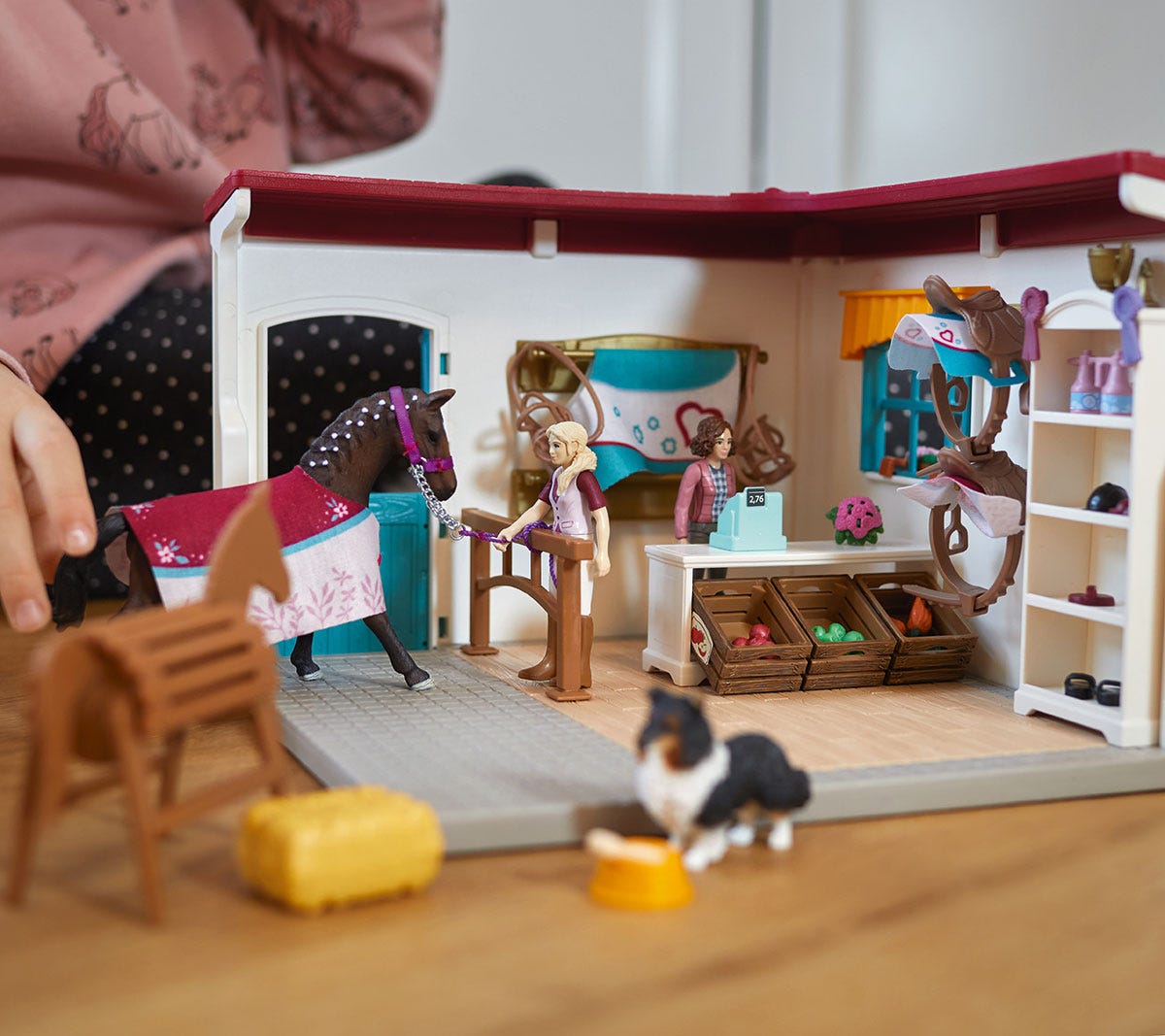 schleich-horse-club-42568-reitshop-spielset-mit-zubeh-r image 2