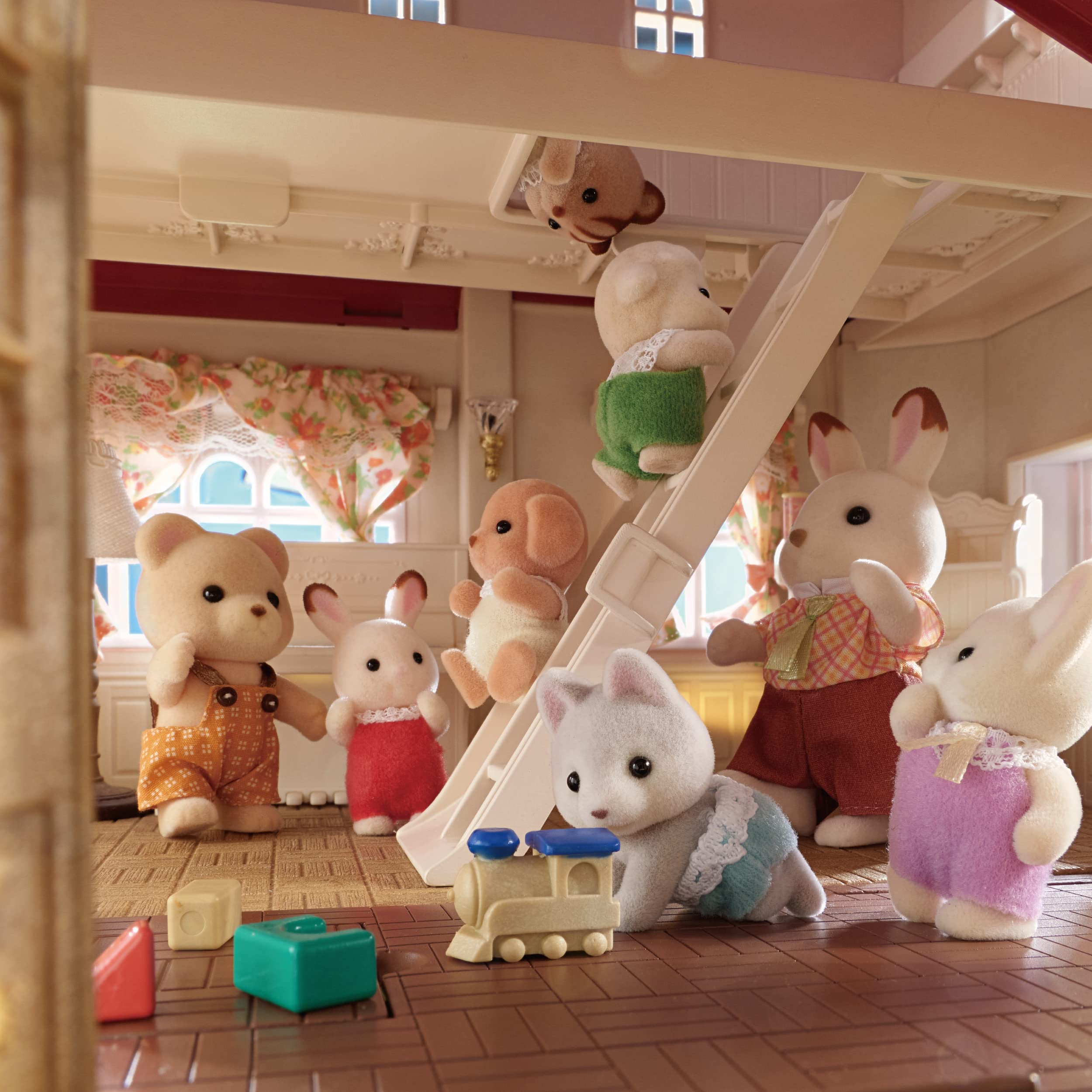 sylvanian-families-5716-stadthaus-puppenhaus-mit-dachzimmer-licht image 5
