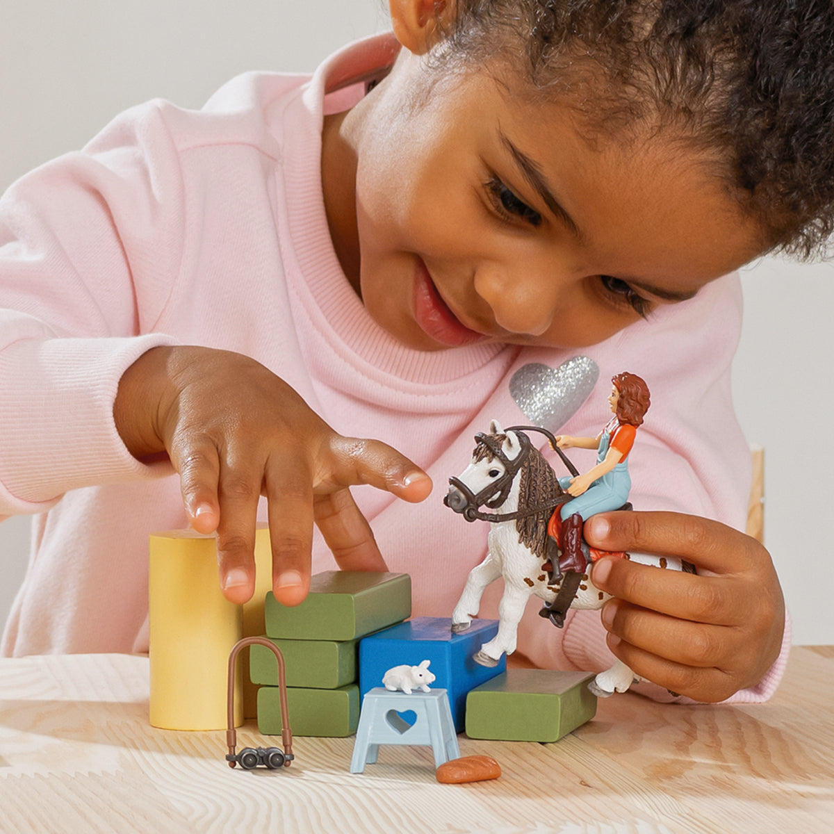 schleich-horse-club-mia-spotty-42518-pferd-reiterin-set image 2