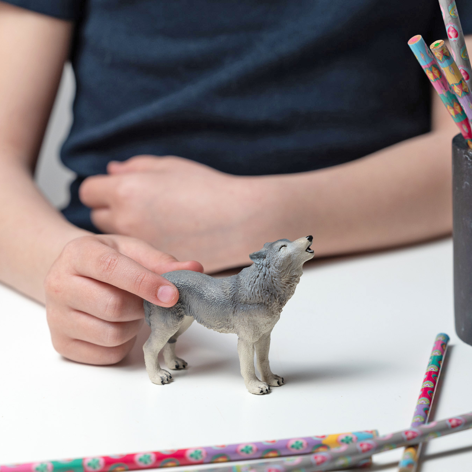 papo-wildlife-heulender-wolf-figur image 2