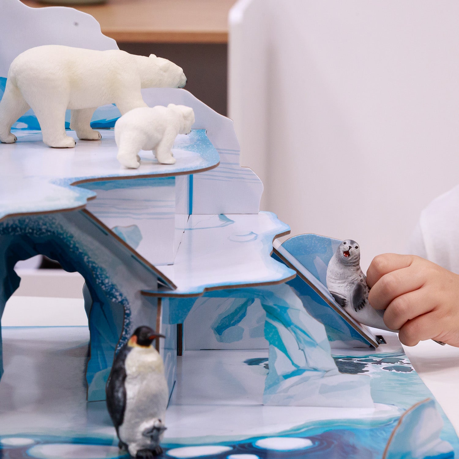 papo-wildlife-eisb-rbaby-laufend-tierfigur-wei image 4