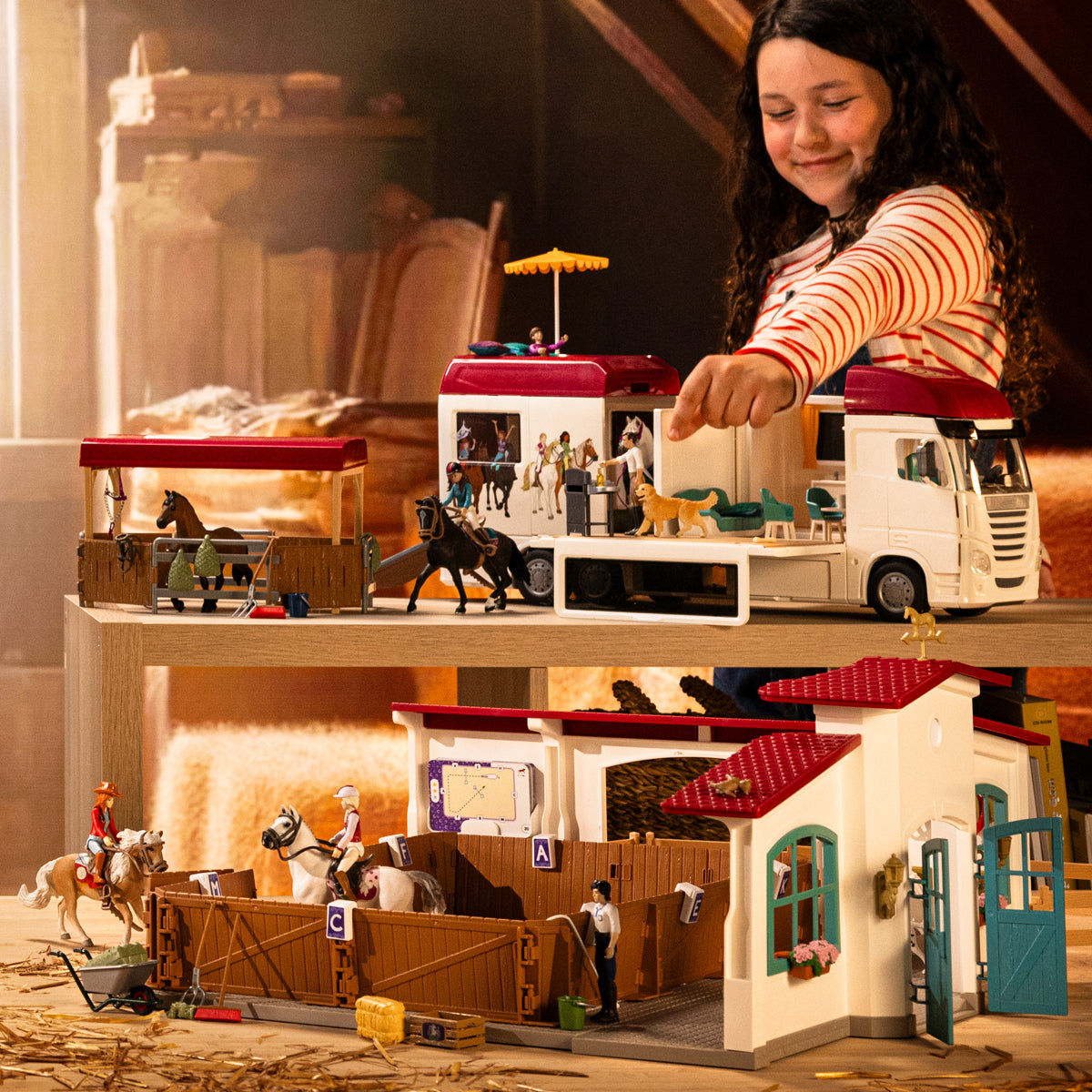 schleich-horse-club-42619-pferdetransporter-spielset image 3