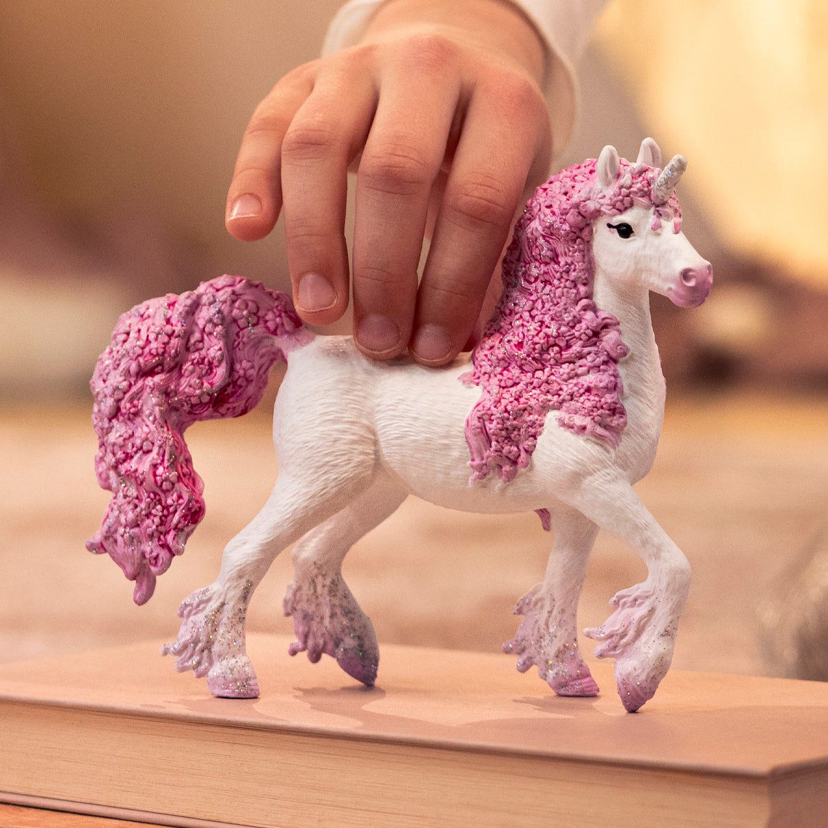 schleich-bayala-bl-ten-einhorn-stute-figur-70831 image 2