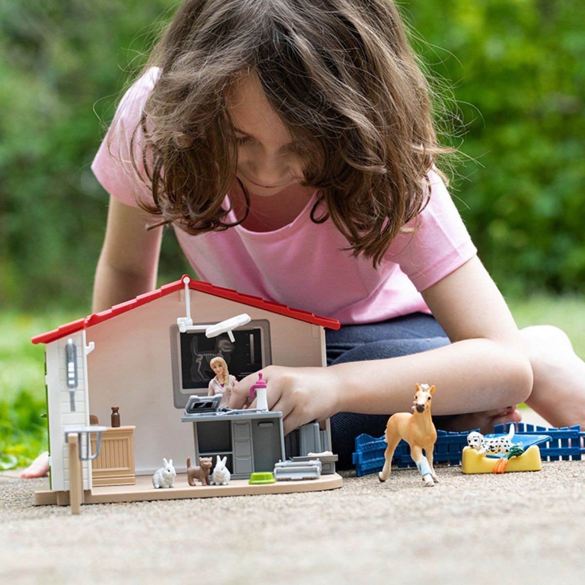schleich-farm-world-tierarzt-praxis-42502-spielset-haustiere image 2