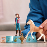 schleich-horse-club-preisverleihung-spielfigur-set-lisa-fohlen image 2