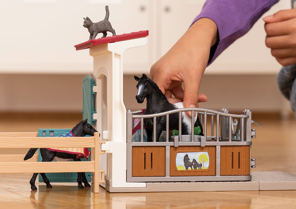 schleich-horse-club-pferdebox-42611-mit-stute-und-fohlen image 2