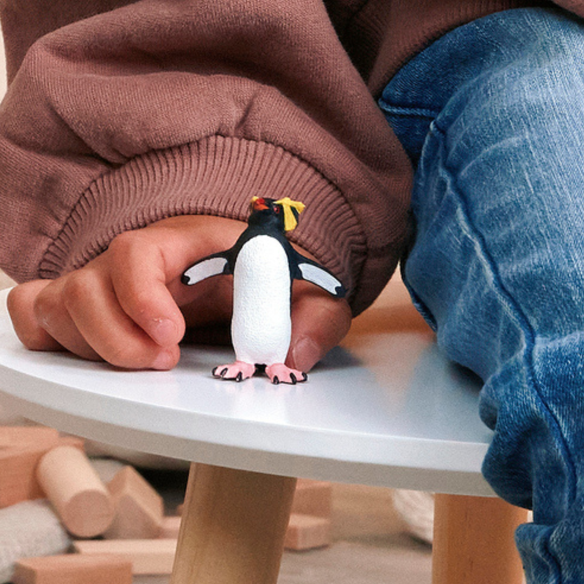 schleich-wild-life-felsenpinguin-14932-tierfigur-schwimmer image 2