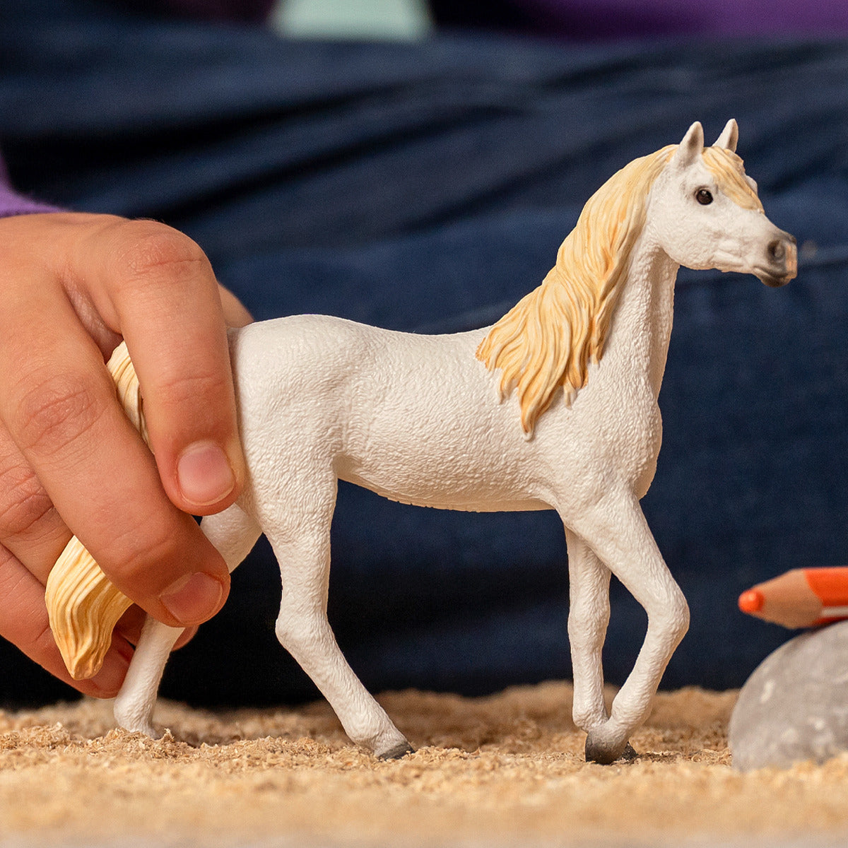schleich-horse-club-13983-araber-stute-pferdefigur-wei image 2