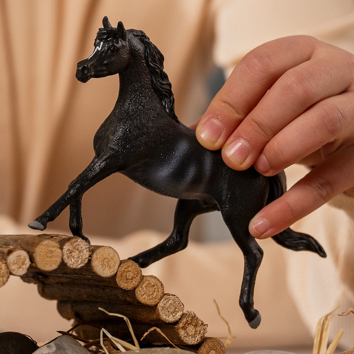 schleich-horse-club-araber-hengst-13981-pferdefigur-schwarz image 2