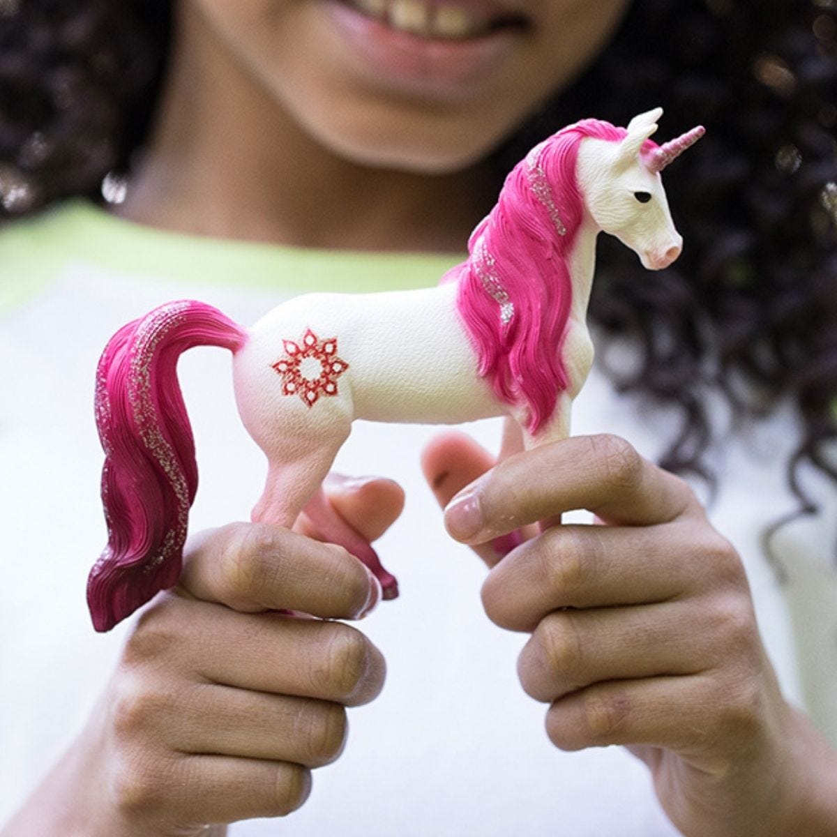 schleich-bayala-mandala-einhorn-stute-zauberfigur-pink image 2