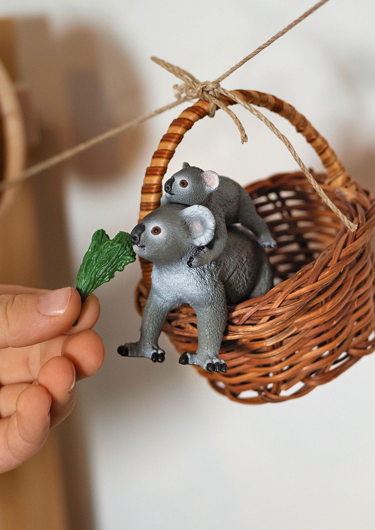 schleich-wild-life-42566-koala-mutter-mit-baby-tierfigur image 3