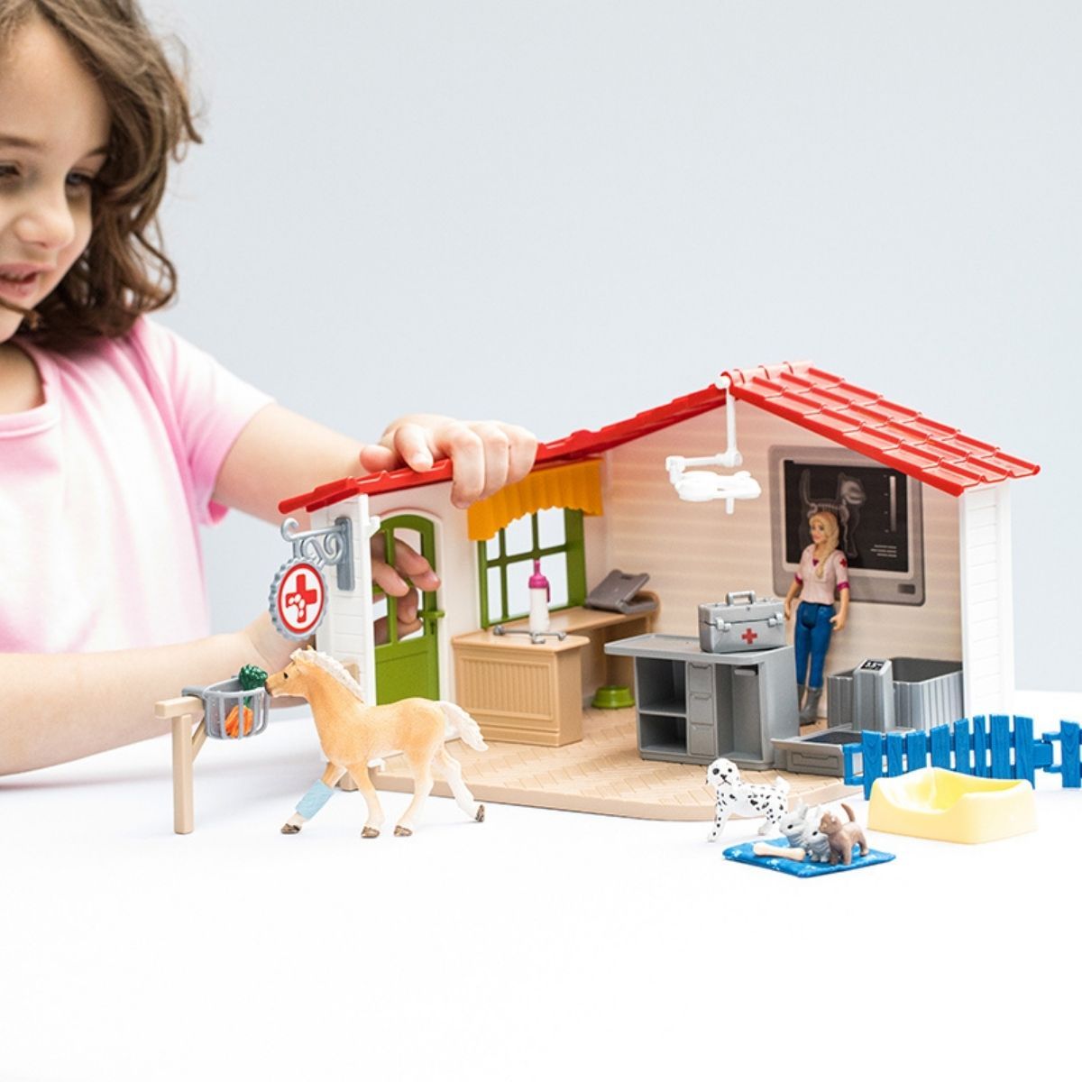 schleich-farm-world-tierarzt-praxis-42502-spielset-haustiere image 4