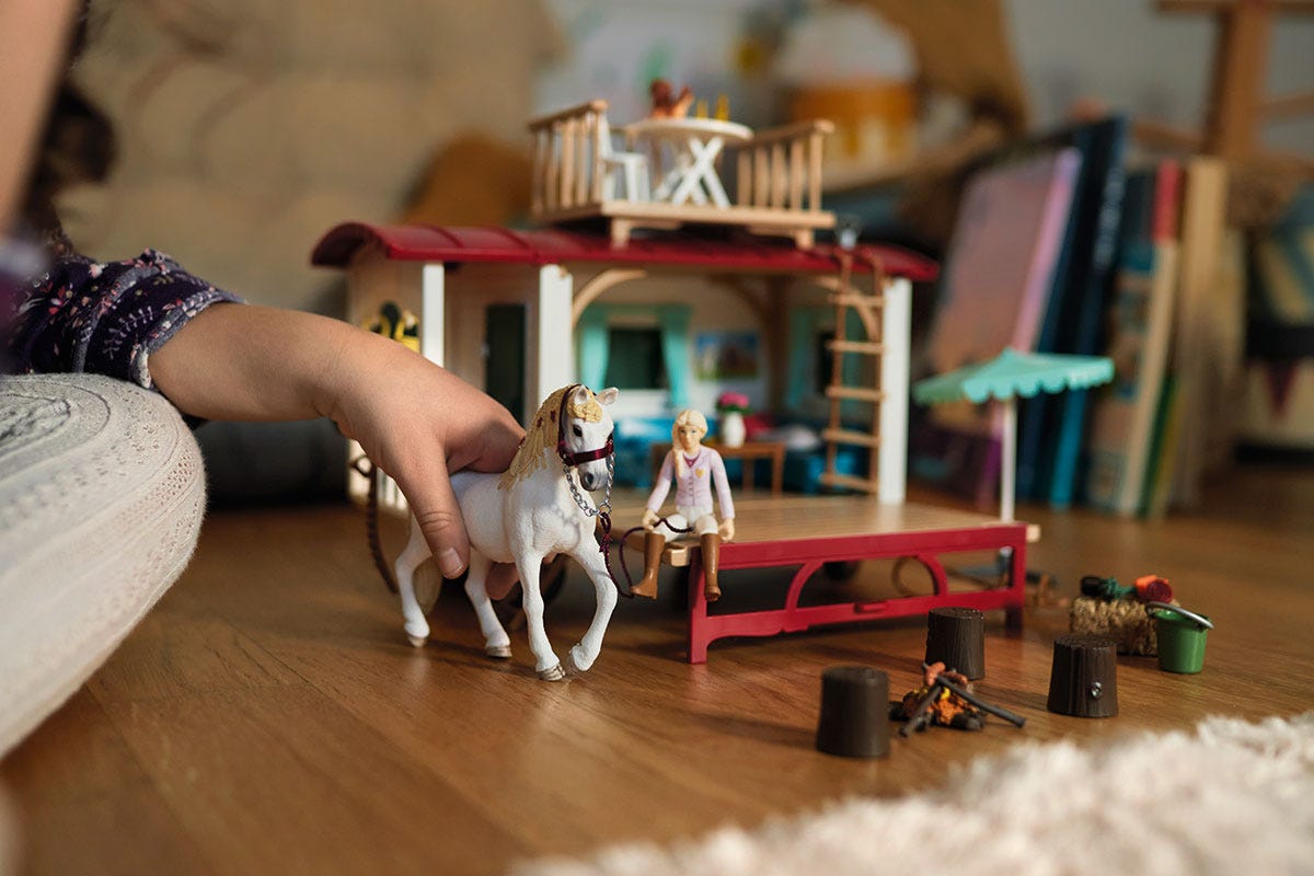 schleich-horse-club-wohnwagen-f-r-geheime-club-treffen-42593 image 4