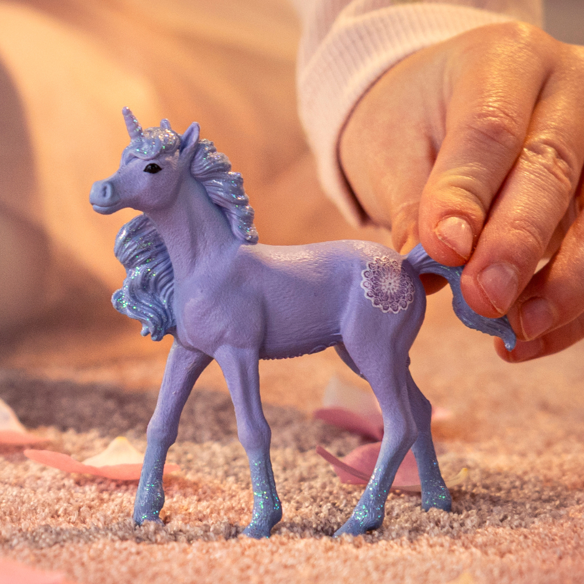schleich-bayala-einhorn-fohlen-iris-70861-spielfigur-lila image 2